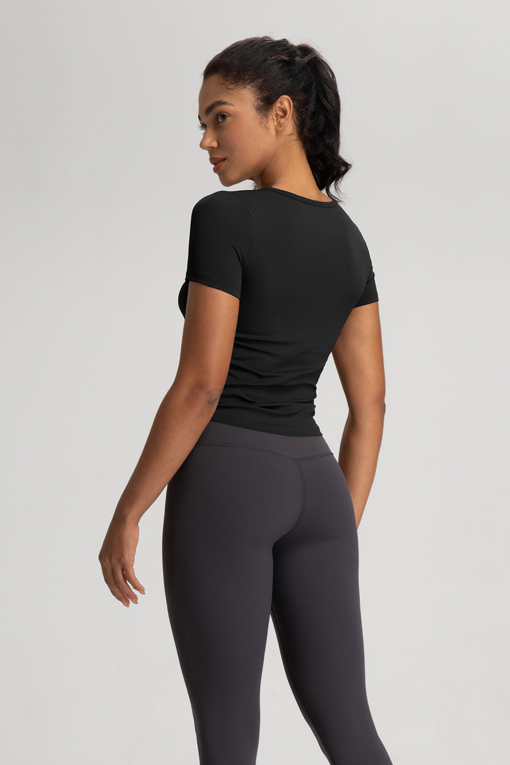 FLOW FLOW Top The Slim Fit V-Neck Athleisure Ruched T-Shirt with Built-in Pads