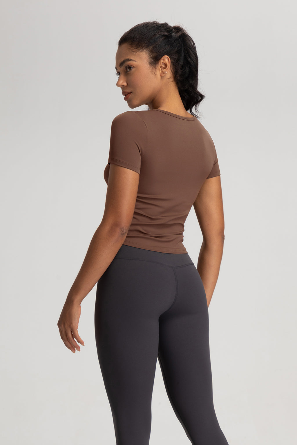 FLOW FLOW Top The Slim Fit V-Neck Athleisure Ruched T-Shirt with Built-in Pads
